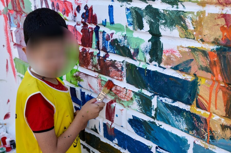 دیوار نقاشی کودکان اتیسم آبادان
