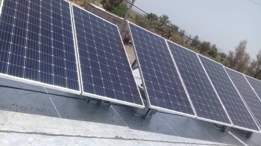 نصب پنل خورشیدی ؛  راهگشای توانمند سازی خانواده دارای شش معلول در رودبار جنوب