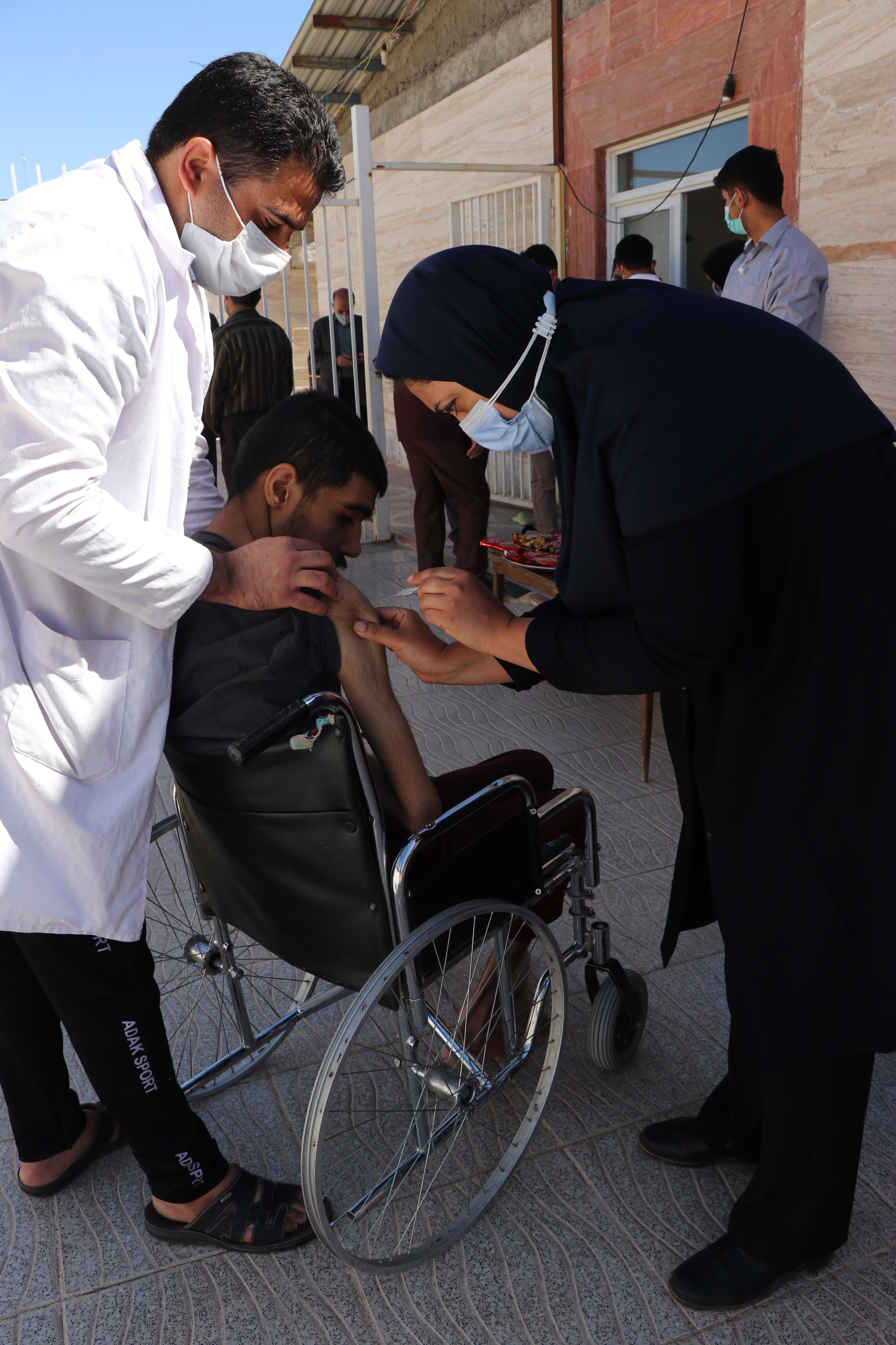 بازدید مدیرکل بهزیستی استان کرمان ازروند تزریق واکسن در مراکز شبانه روزی