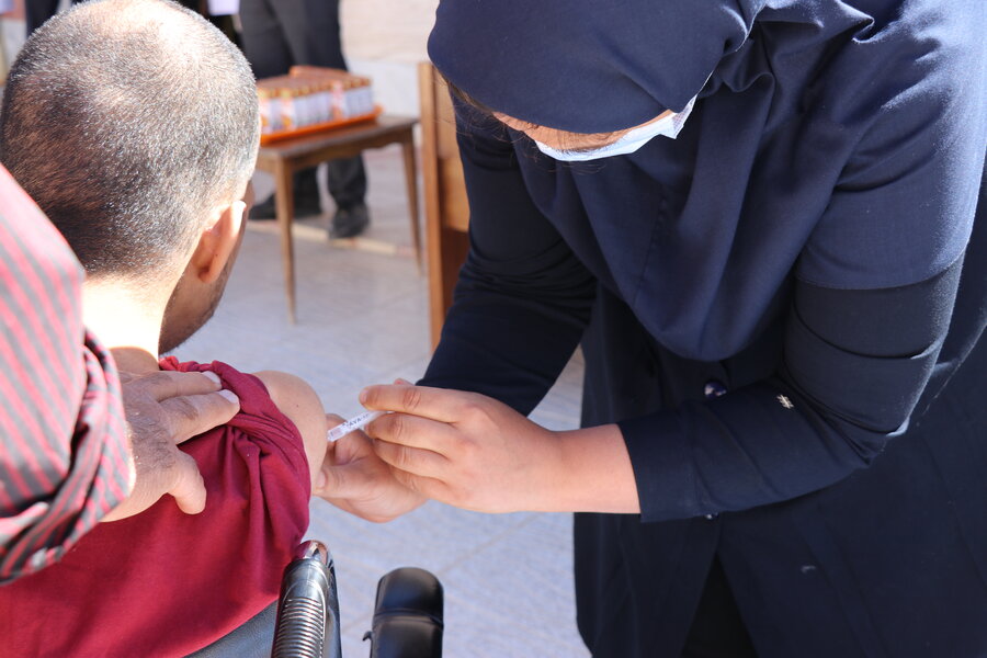 بازدید مدیرکل بهزیستی استان کرمان ازروند تزریق واکسن در مراکز شبانه روزی