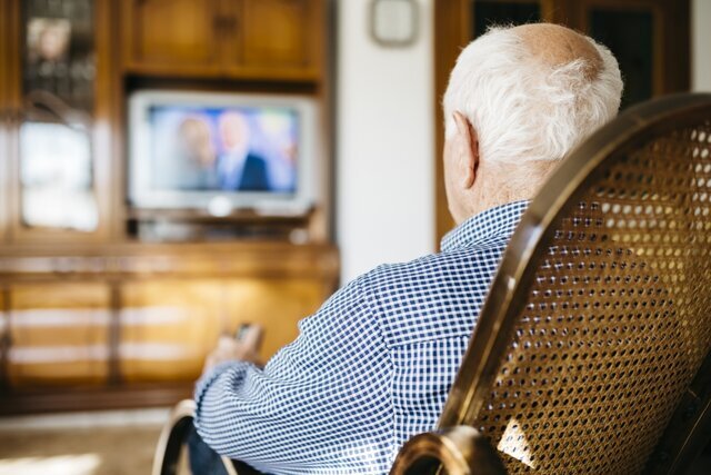 بار روانی رسانه‌ها برای سالمندان در دوران کرونا
