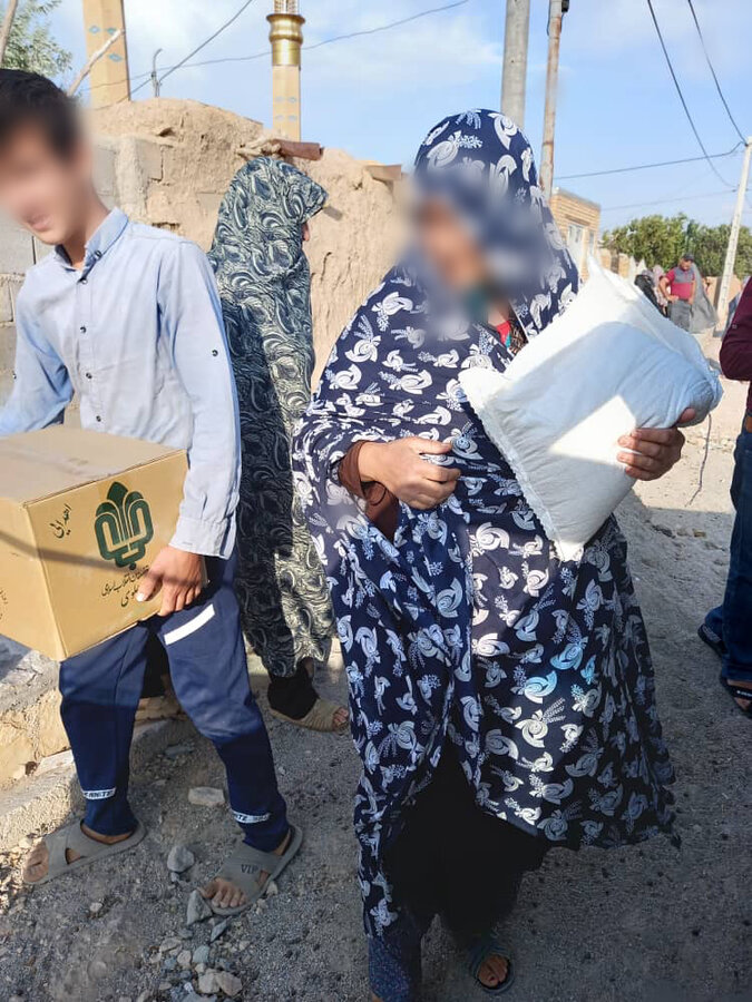 توزیع  ۳۰ بسته مواد غذایی بین مددجویان روستاهای زلزله زده