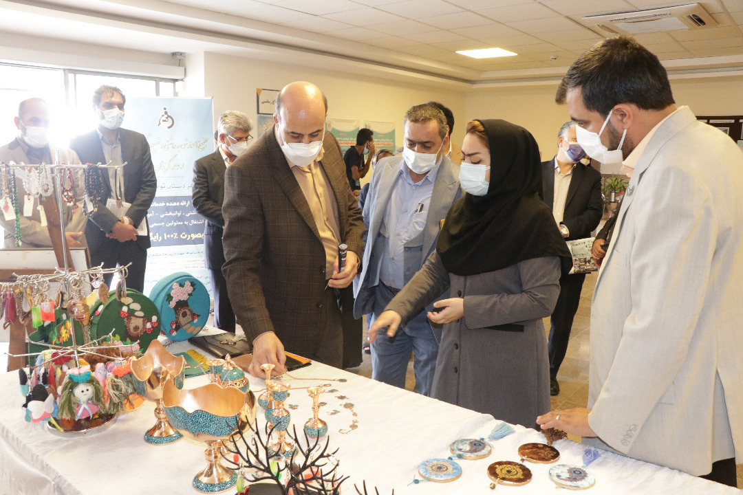افتتاح نمایشگاه توانمندی های توانخواهان مرکز رعد کرمان 