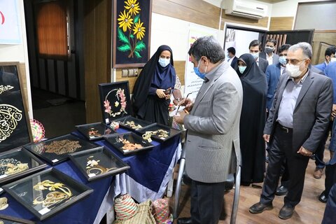 افتتاح نمایشگاه صنایع دستی مددجویان