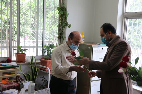 دکتر حسینی از همکاران فیزیوتراپی قدردانی کرد