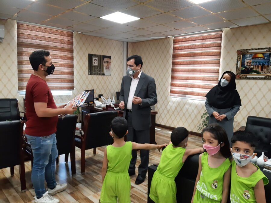 مدیرکل بهزیستی استان با خانواده های دارای فرزندان چند قلو دیدار کرد


