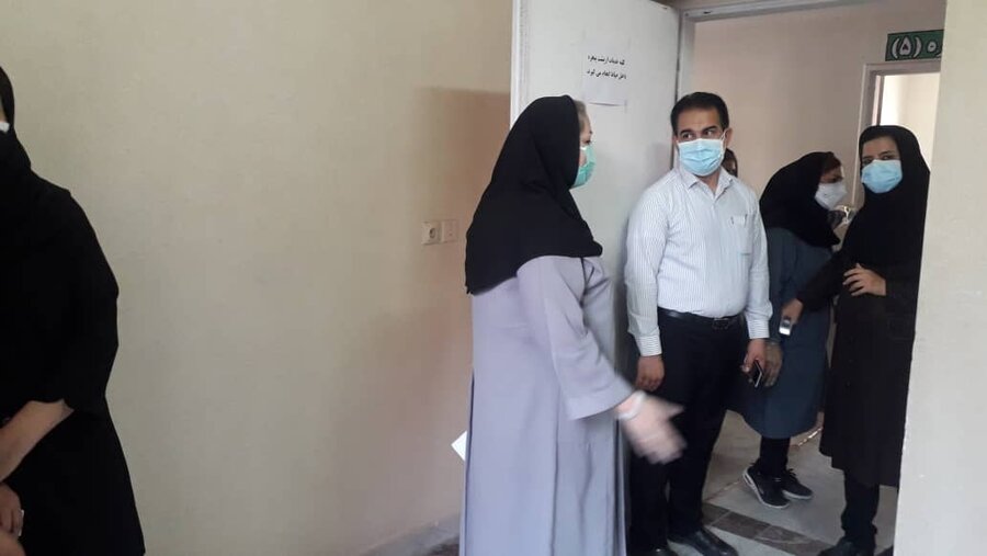 تزریق دوز اول واکسن کرونا برای پرسنل و جامعه هدف مراکز روزانه بهزیستی شهرستان کرمانشاه 