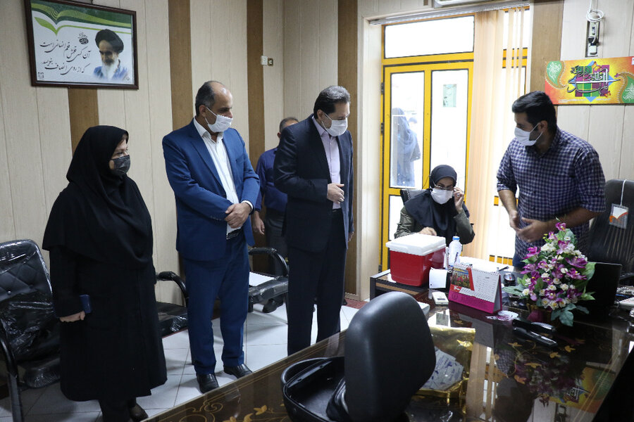 بازدید مدیرکل بهزیستی گیلان از پایگاه تزریق واکسن مستفر در بهزیستی شهرستان رشت