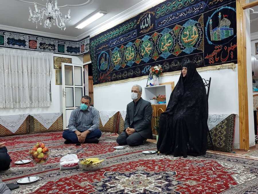 دیدار مدیرکل بهزیستی گیلان با مادر شهید "حجت الله قاسمیان" به مناسبت هفته دفاع مقدس