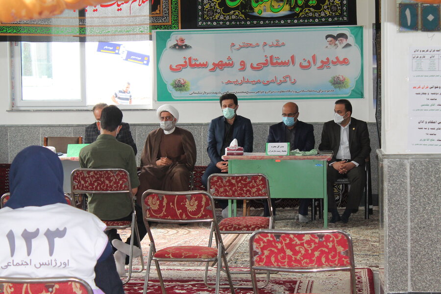 نکا│ استقرار میز خدمت بهزیستی شهرستان نکا در منطقه آسیب شهرک سردار شهید سلیمانی