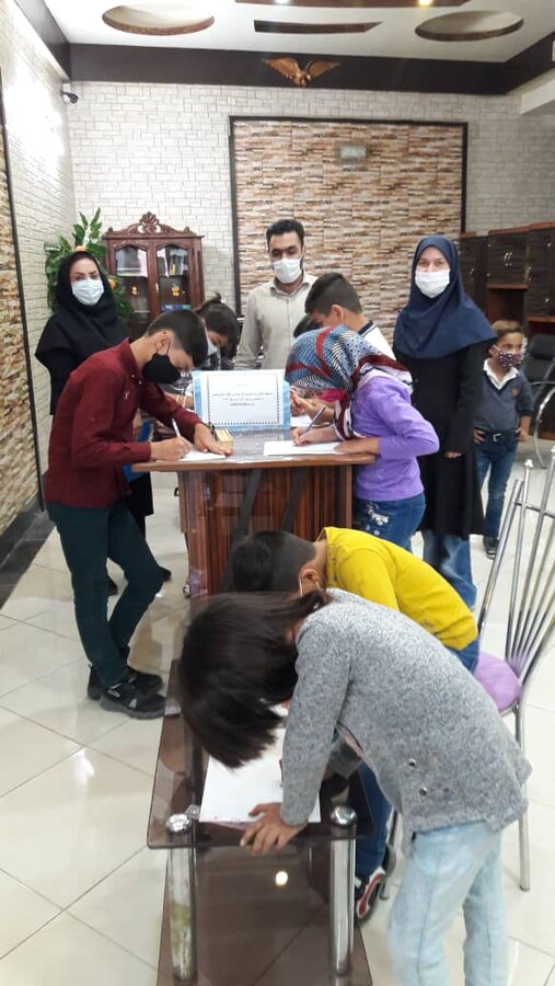 گزارش تصویری/ برگزاری مسابقه نقاشی دفاع مقدس در آذرشهر