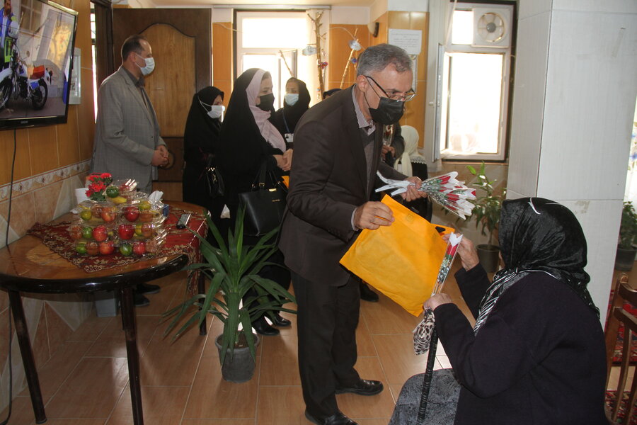 گزارش تصویری ا دیدار رئیس دانشگاه علوم پزشکی اردبیل  به اتفاق مدیر کل بهزیستی  استان از سالمندان مرکز توانبخشی و مراقبتی شبانه روزی 