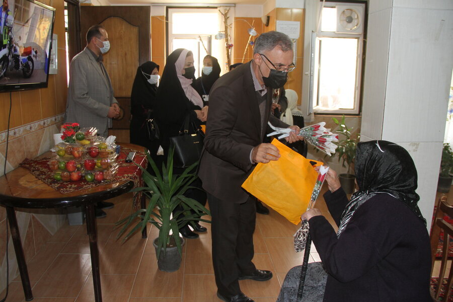 گزارش خبری ا دیدار رئیس دانشگاه علوم پزشکی اردبیل  به اتفاق مدیر کل بهزیستی  استان از سالمندان مرکز توانبخشی و مراقبتی شبانه روزی 