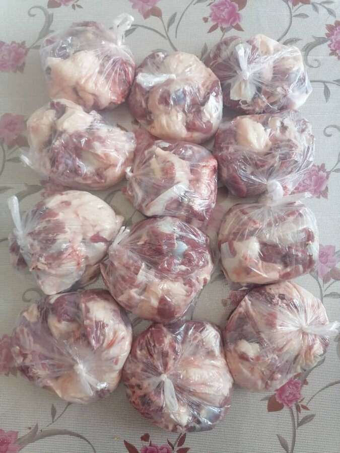 میاندورود׀توزیع گوشت قرمز و غذای گرم میان مددجویان بهزیستی در شهرستان میاندورود
