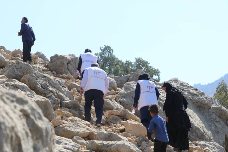حضور تیم سیار اورژانس اجتماعی  مسجدسلیمان در مناطق زلزله زده شهرستان اندیکا
