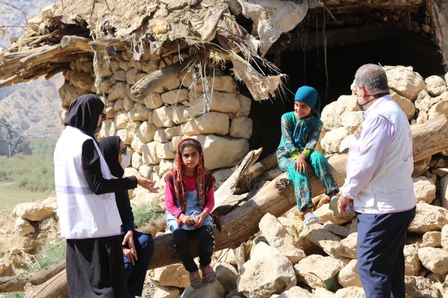 حضور تیم سیار اورژانس اجتماعی  مسجدسلیمان در مناطق زلزله زده شهرستان اندیکا