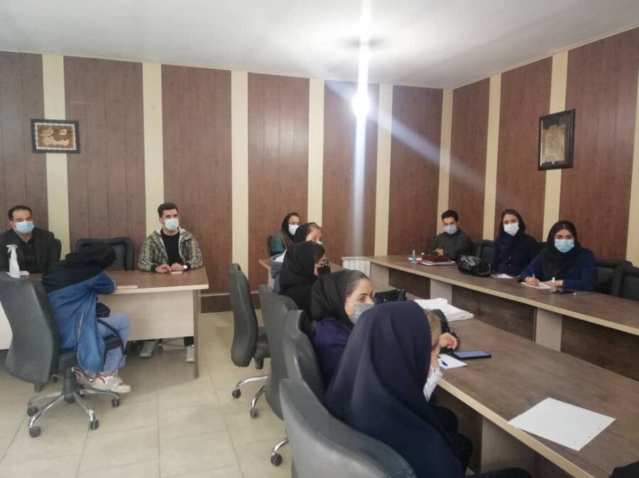 شهریار| برگزاری جلسه آموزشی تشریح  شیوه نامه های مراکز مثبت زندگی