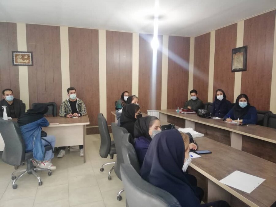 شهریار| برگزاری جلسه آموزشی تشریح  شیوه نامه های مراکز مثبت زندگی