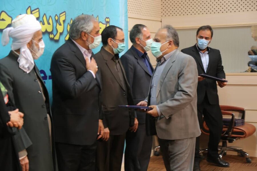 تجلیل از مدیرکل بهزیستی کردستان به عنوان مدیر دستگاه برتر در جشنواره شهید رجایی 