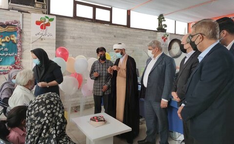 بندرعباس | حضور مسئولان استانی در مرکز روزانه توانبخشی و آموزشی سالمندان