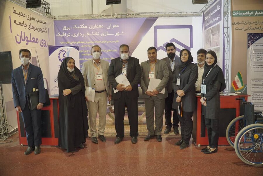 بازدید مدیرکل بهزیستی استان اصفهان و هیات همراه از غرفه موسسه تخصصی مناسب‌سازی فرصت آریا در بیست و چهارمین نمایشگاه صنعت ساختمان 