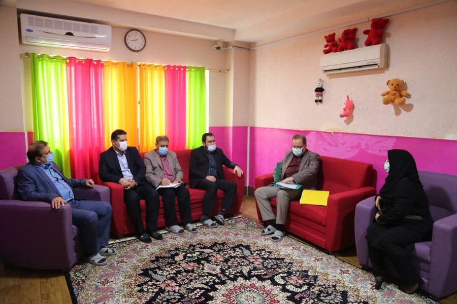 بازدید دادستان مرکز استان از شیرخوارگاه شکوفه ساری