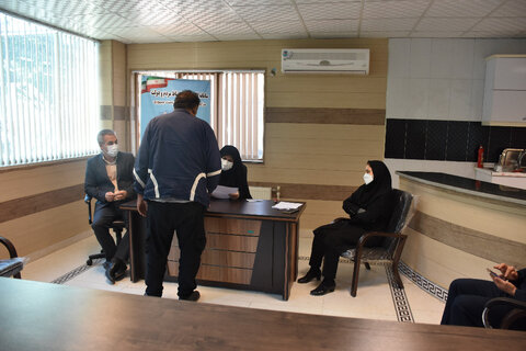 گزارش تصویری/پاسخگویی مدیرکل بهزیستی استان کرمانشاه درمحل میز خدمت این اداره کل