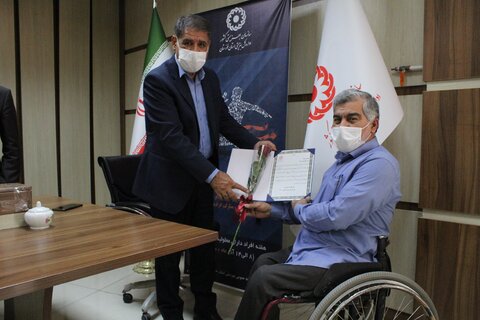مدیر کل بهزیستی خوزستان از کارکنان دارای معلولیت تقدیر کرد