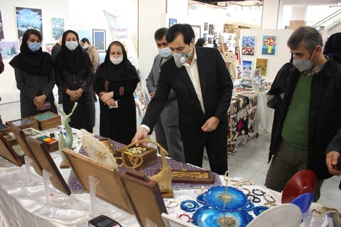 گزارش تصویری| بازدید مدیرکل بهزیستی استان البرز از نمایشگاه صنایع و هنرهای دستی افراد دارای معلولیت
