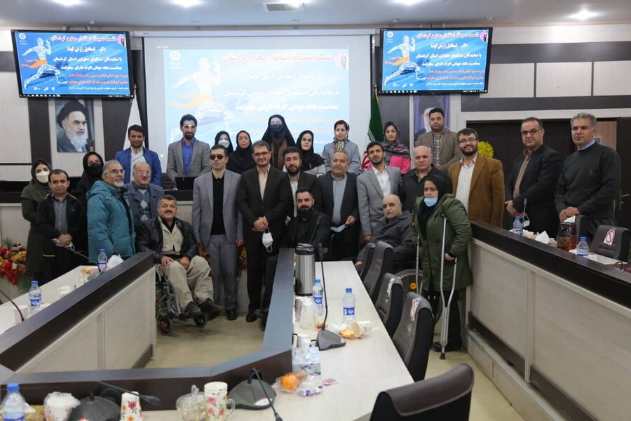 نشست صمیمی استاندار کردستان با نمایندگان تشکلهای معلولین استان