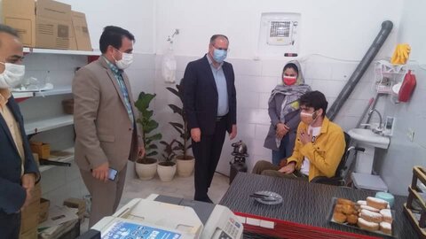 خلیل آباد | تأسیس یک فروشگاه اینترنتی توسط معلول ضایعه‌نخاعی در خلیل‌آباد