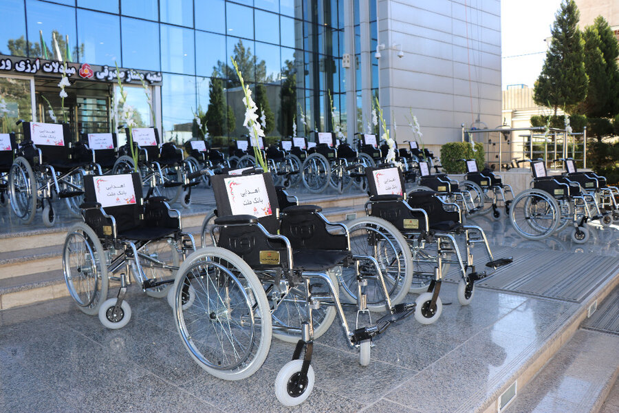 تامین چهل دستگاه ویلچر توسط کارکنان شعب بانک ملت برای جامعه هدف بهزیستی به مناسبت روز جهانی افراد دارای معلولیت