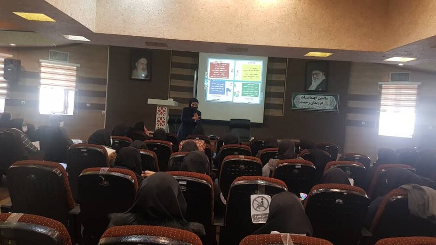 برگزاری دوره آموزشی برای گروه های همیار زنان سرپرست خانوار آذربایجان شرقی