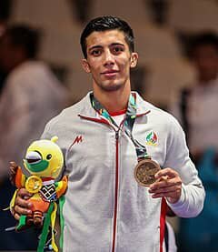 حضور محمد رضا گرایی قهرمان کشتی المپیک در جمع فرزندان بهزیستی قم
