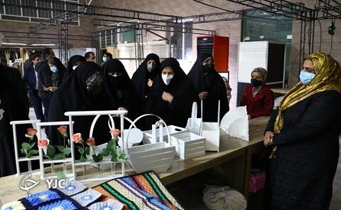 بازدید معاون زنان رئیس جمهور از نمایشگاه جامعه هدف بهزیستی در یزد+ تصاویر