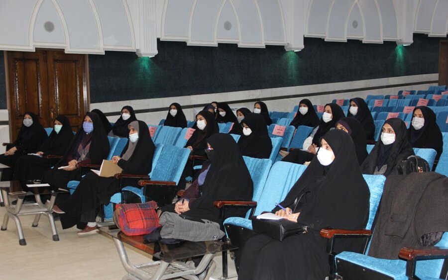 کارگاه آموزشی فضای مجازی و ارتقاء سواد رسانه ویژه خواهران بسیجی