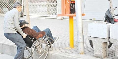 معلولان حق زندگی دارند/شهر را برای معلولان و نابینایان مناسب سازی کنیم