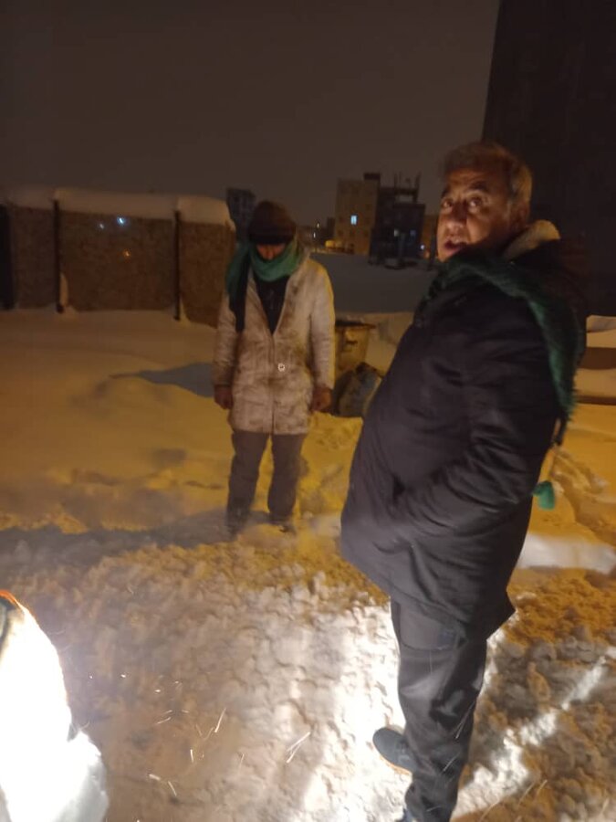 اردبیل - گشت های شبانه بهزیستی استان یاریگر افراد بی خانمان و در راه مانده