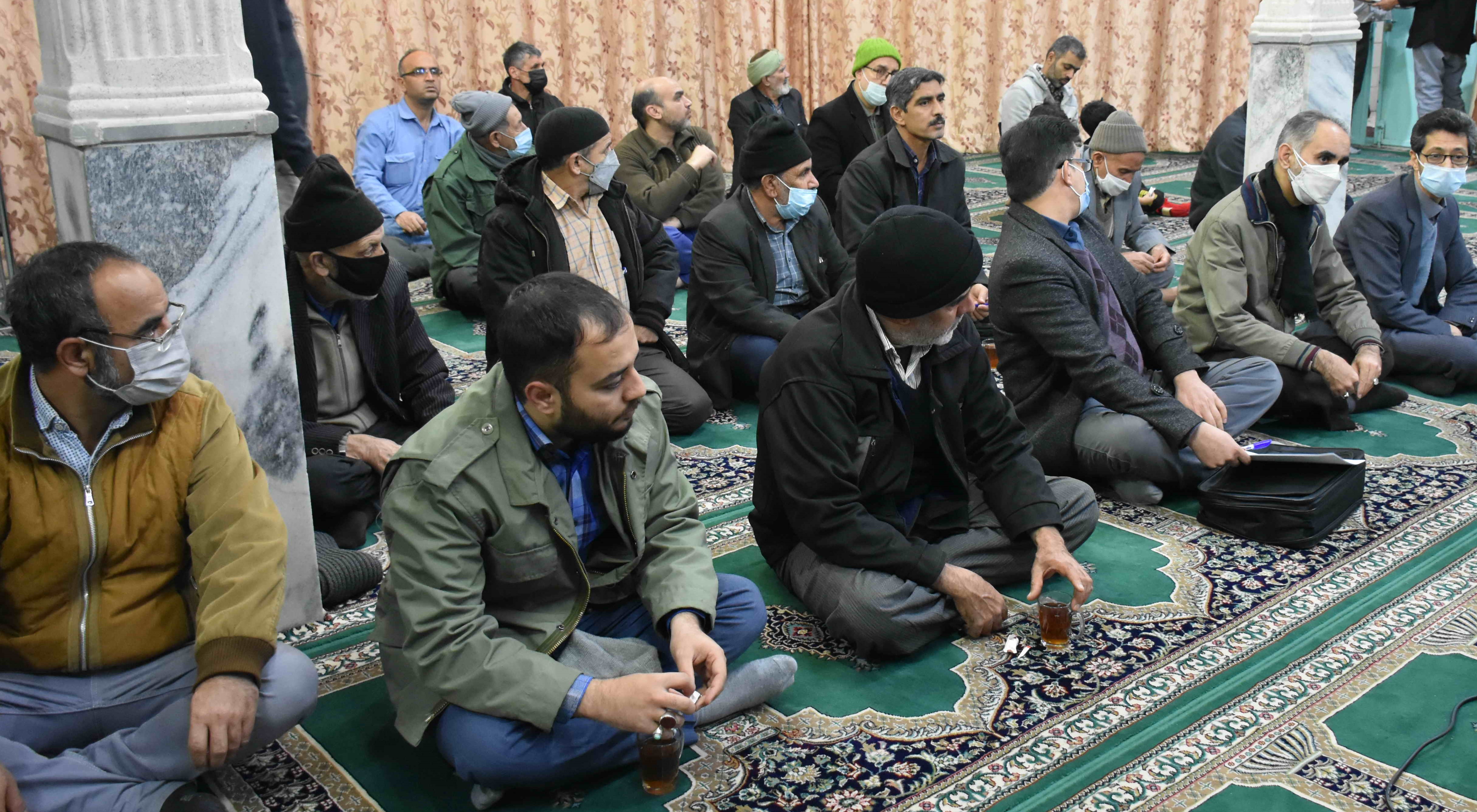 حضور مدیران بهزیستی استان در بین نمازگزاران مسجد محله میثم شمالی مشهد