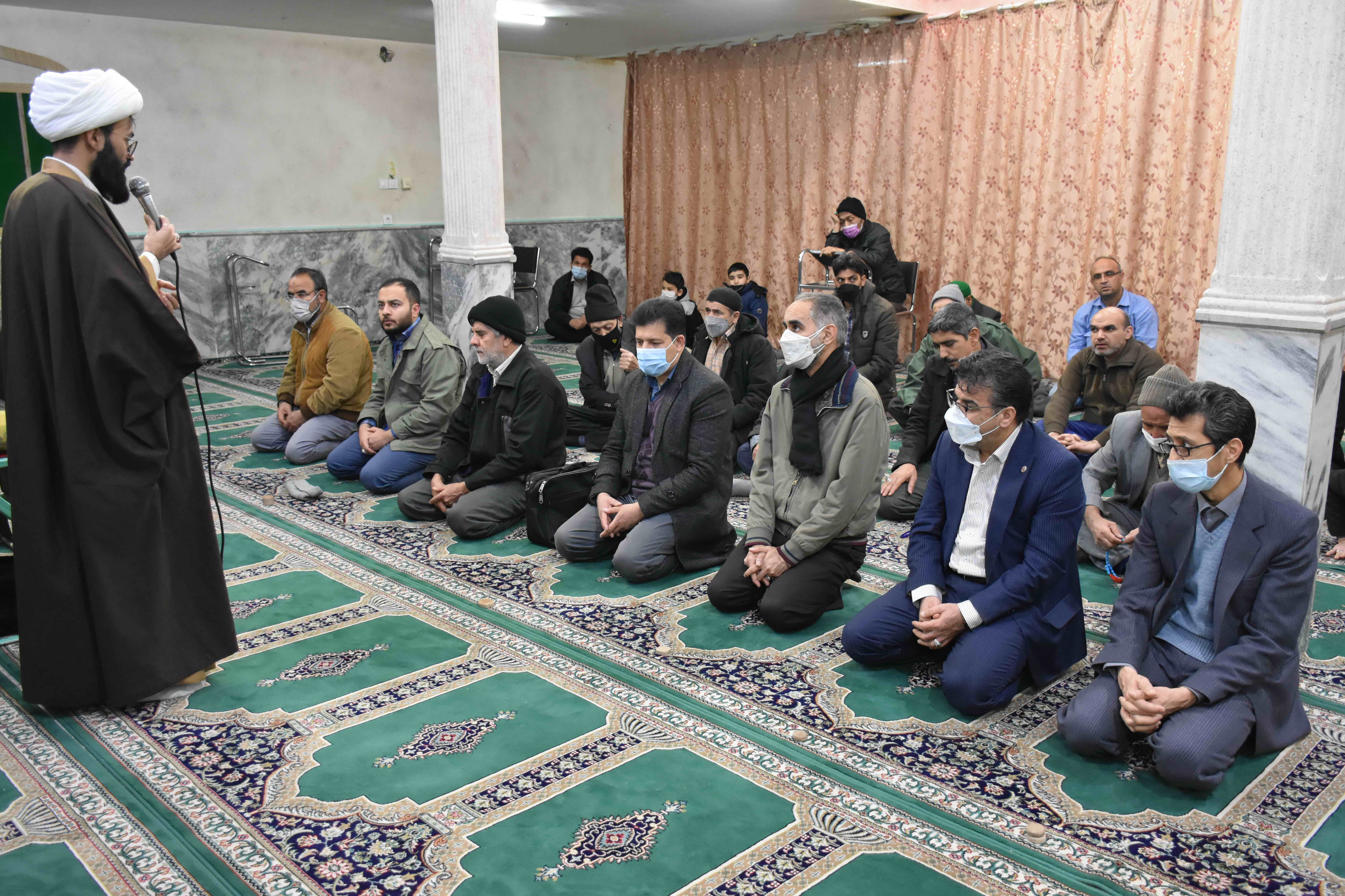 حضور مدیران بهزیستی استان در بین نمازگزاران مسجد محله میثم شمالی مشهد