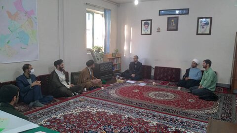 نشست صمیمی مدیرکل بهزیستی قم با مدیران گروه های جهادی استان