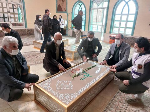 شاهرود | برنامه های دهه فجر انقلاب اسلامی با ادای احترام به مقام شهدا در بهزیستی شهرستان آغاز شد