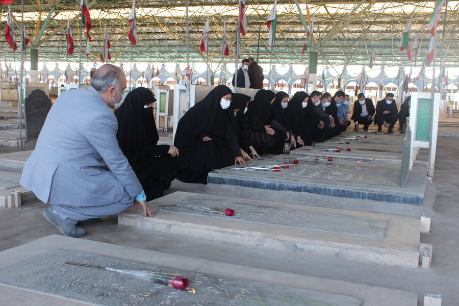 تجدید میثاق با شهدای انقلاب