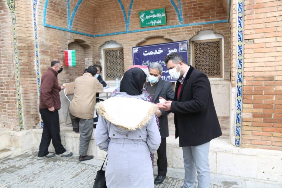 برپایی میز خدمت  بهزیستی کردستان در حاشیه نمازجمعه ۲۲ بهمن