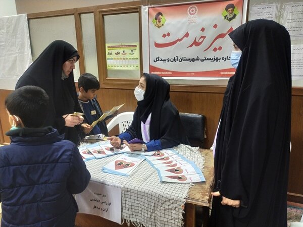 آران و بیدگل | میز خدمت اداره بهزیستی در محل مصلی نماز جمعه