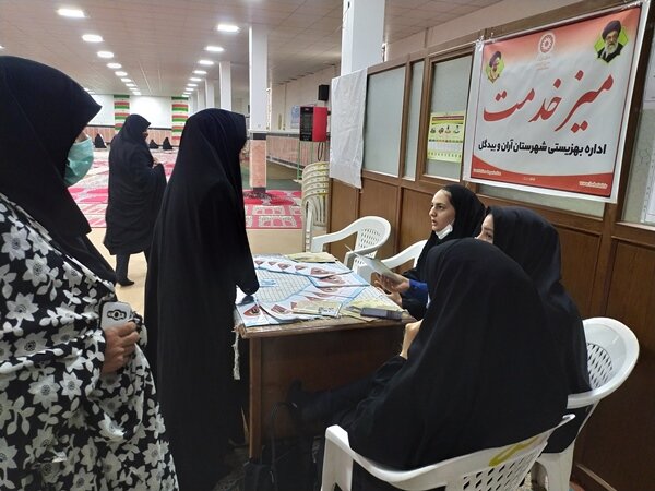 آران و بیدگل | میز خدمت اداره بهزیستی در محل مصلی نماز جمعه