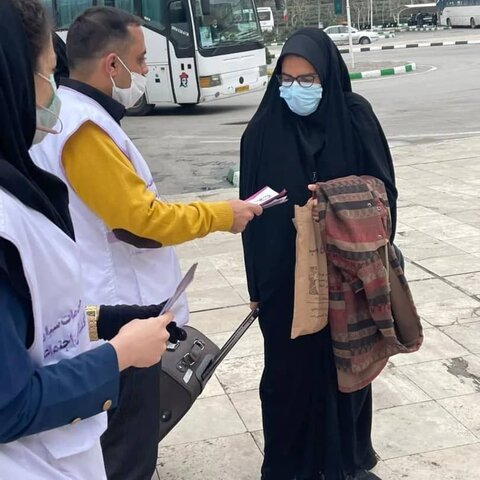 گزارش تصویری | حضور تیم سیار اورژانس اجتماعی بهزیستی خراسان رضوی در پایانه های مسافربری