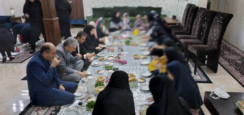 همزمان در سراسر استان ضیافت افطاری با کودکان تحت سرپرست بهزیستی