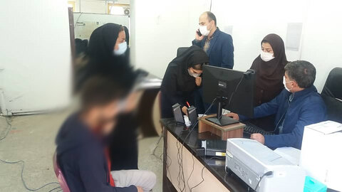 بازدید سرپرست بهزیستی گیلان از روند ثبت اطلاعات کودکان کار و خیابان با دستگاه اسکن عنبیه