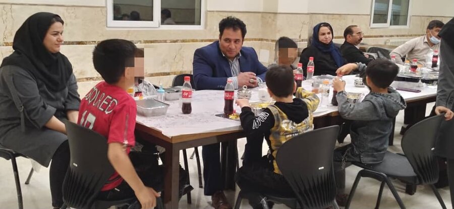 اسلامشهر| شبی خاطره انگیز در مراسم ضیافت افطاری  مرکز نگهداری تکریم انسان  کنار فرزندان بهزیستی